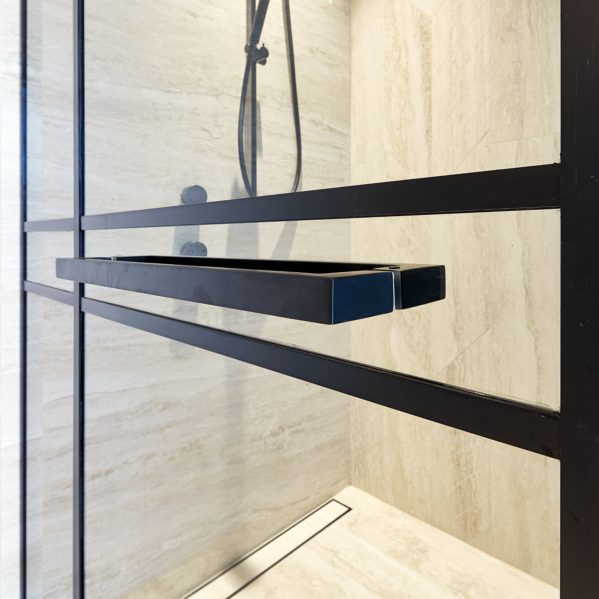 Designer_Framed_ShowerScreens-Handles