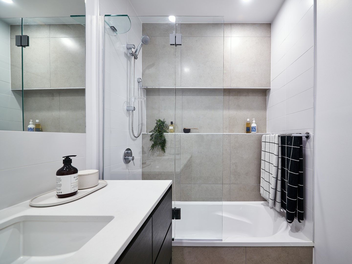 10mm Fix and Swing Shower Screens